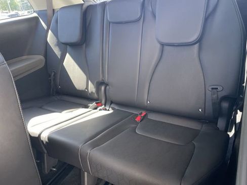 Used 2026 Kia Carnival FWD image 23