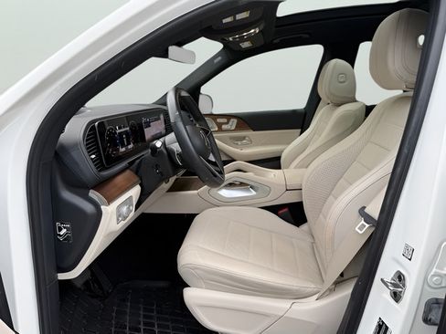 Used 2024 Mercedes-Benz GLS 450 4MATIC image 13