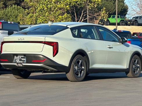 New 2026 Kia K4 LXS image 4