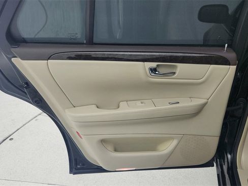 Used 2011 Cadillac DTS image 25