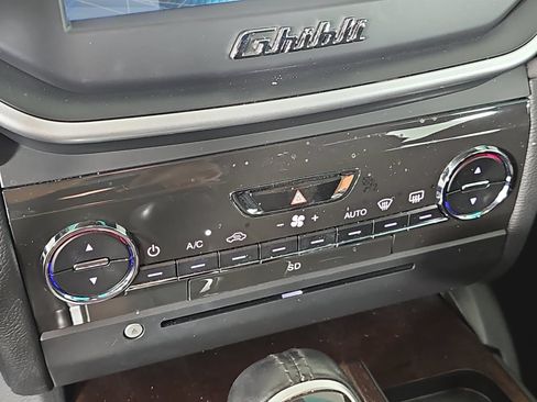 Used 2015 Maserati Ghibli RWD image 21