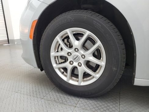 Used 2022 Chrysler Voyager LX FWD image 31