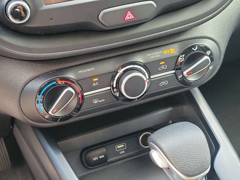 Used 2025 Kia Soul LX w/ LX Technology Package FWD image 24
