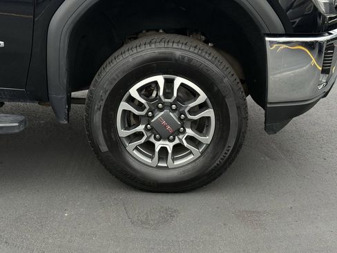 Used 2022 GMC Sierra 2500 SLE w/ SLE Value Package; image 10