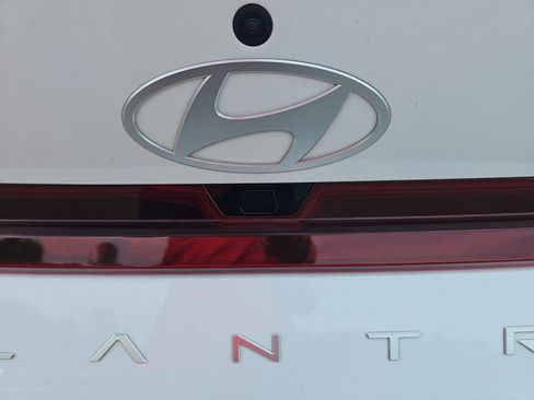 Used 2024 Hyundai Elantra SEL FWD image 18