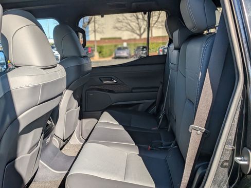 Used 2024 Lexus GX 550 w/ Accessory Package (2T) image 34