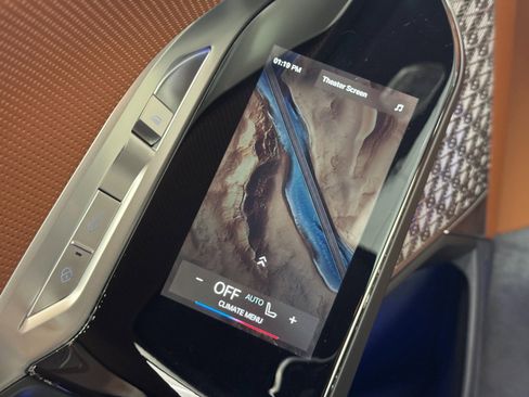 Used 2023 BMW i7 xDrive60 image 40