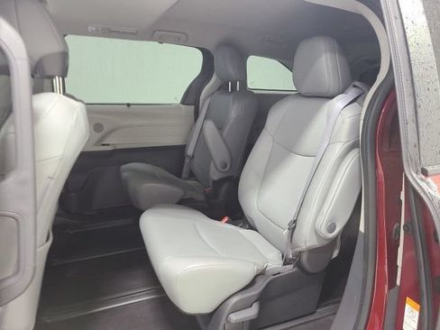 Certified 2024 Toyota Sienna XLE AWD/4WD image 19