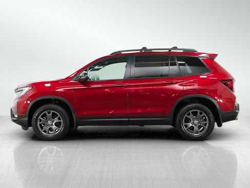 Used 2024 Honda Passport TrailSport image 2