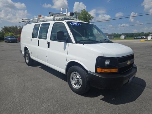 Used 2016 Chevrolet Express 2500 RWD image 4