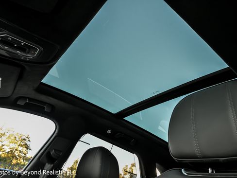 Used 2024 Bentley Bentayga image 28