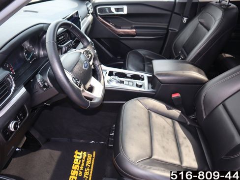 Used 2023 Ford Explorer XLT w/ Equipment Group 202A AWD/4WD image 16