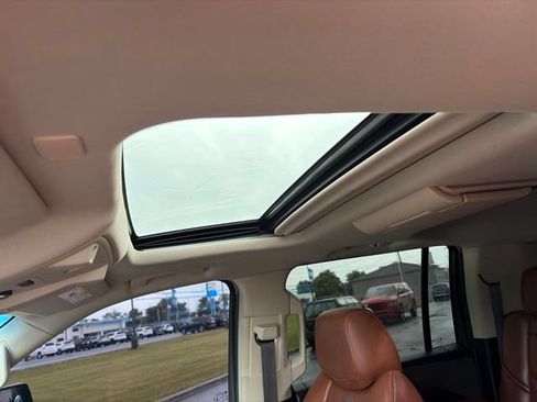Used 2019 Cadillac Escalade ESV Luxury AWD/4WD image 25