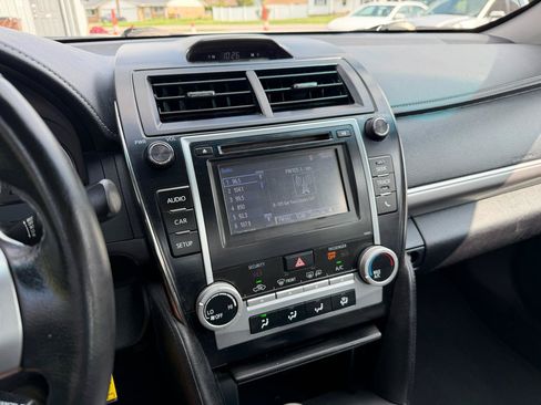 Used 2014 Toyota Camry SE FWD image 9