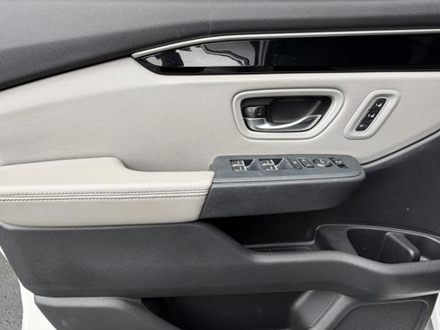 Used 2023 Honda Pilot Touring image 13
