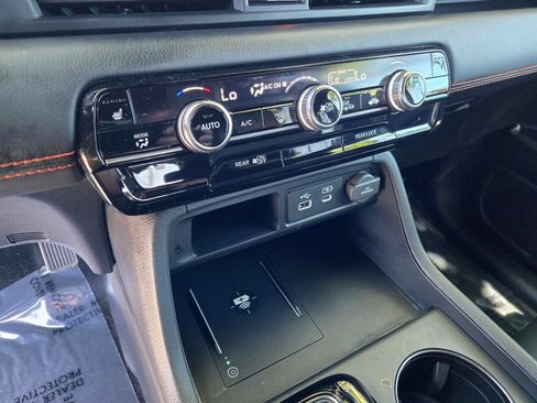 Used 2025 Honda Pilot TrailSport image 24