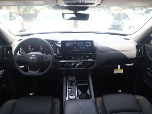 New 2026 Nissan Pathfinder Platinum AWD/4WD image 7