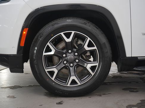 Used 2023 Jeep Wagoneer Series III w/ Preferred Equipment Group AWD/4WD image 33
