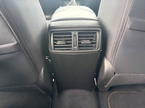 Used 2018 Nissan Rogue SV AWD/4WD image 12