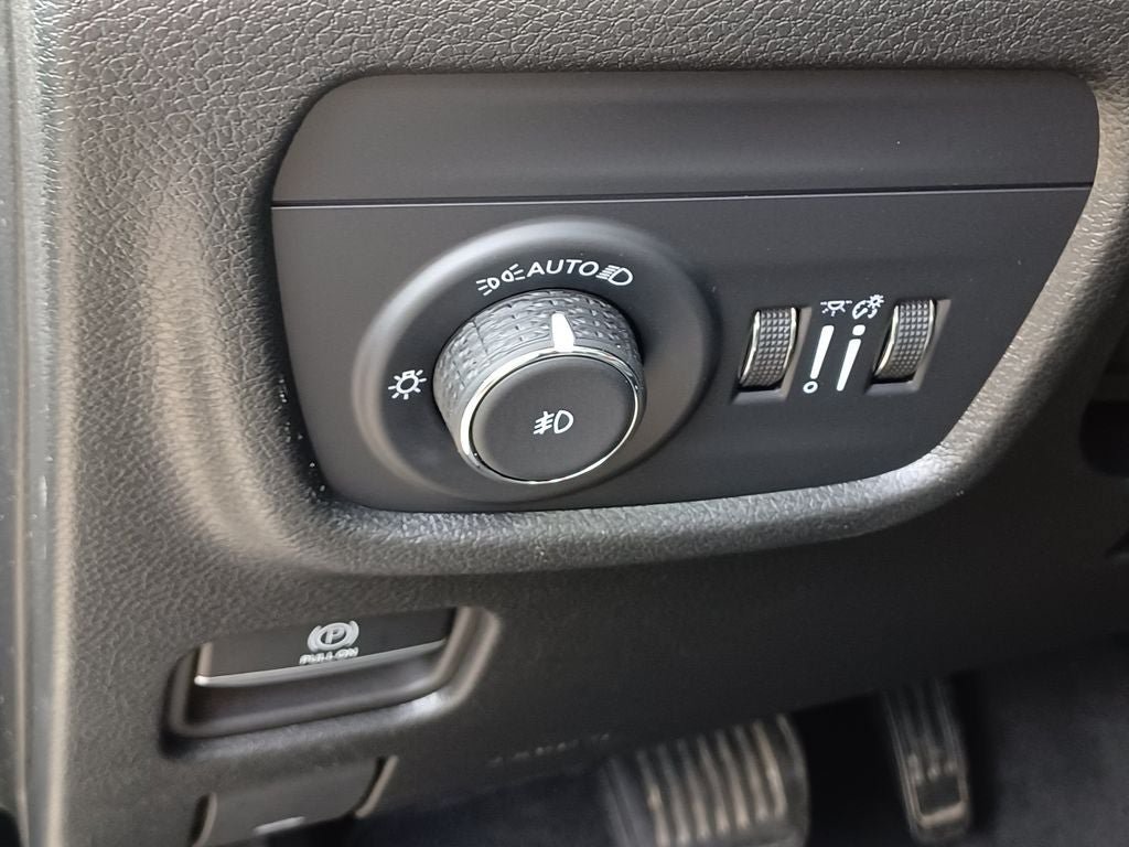 Used 2024 Jeep Grand Cherokee L Limited AWD/4WD image 10