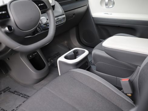 Used 2024 Hyundai Ioniq 5 SE image 22