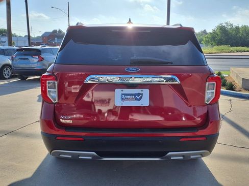 Used 2024 Ford Explorer XLT w/ Equipment Group 202A RWD image 5