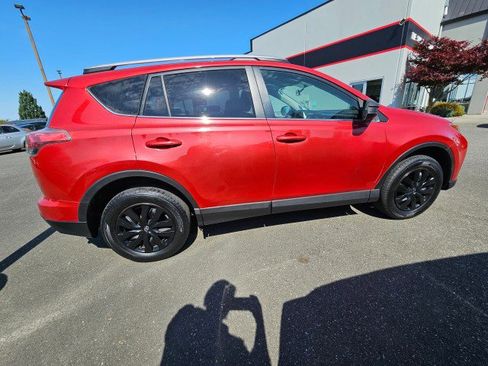 Used 2016 Toyota RAV4 LE image 8