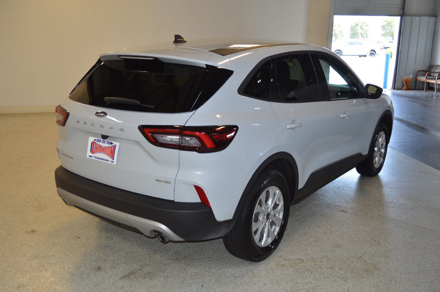 Used 2025 Ford Escape Active AWD/4WD image 3