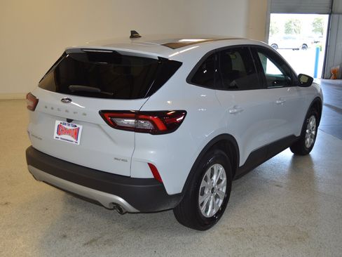 Used 2025 Ford Escape Active AWD/4WD image 3