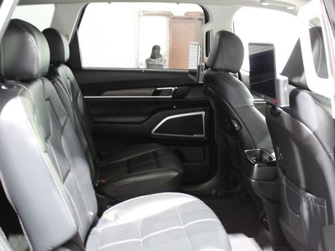 Used 2022 Kia Telluride EX w/ EX Premium Package FWD image 17