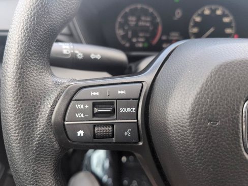 Used 2025 Honda CR-V EX image 18
