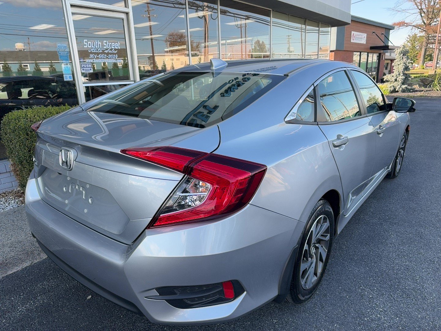 Used 2018 Honda Civic EX image 3