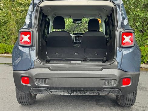 Used 2023 Jeep Renegade Latitude AWD/4WD image 30