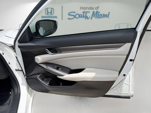 Used 2018 Honda Accord LX image 32