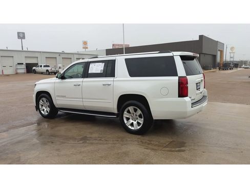 Used 2017 Chevrolet Suburban Premier image 6