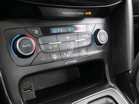 Used 2017 Ford Focus Titanium FWD image 27