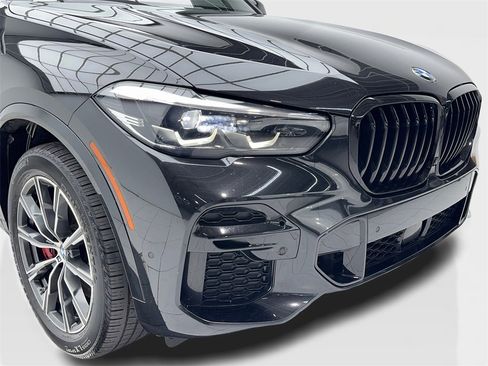 Used 2022 BMW X5 M50i image 3