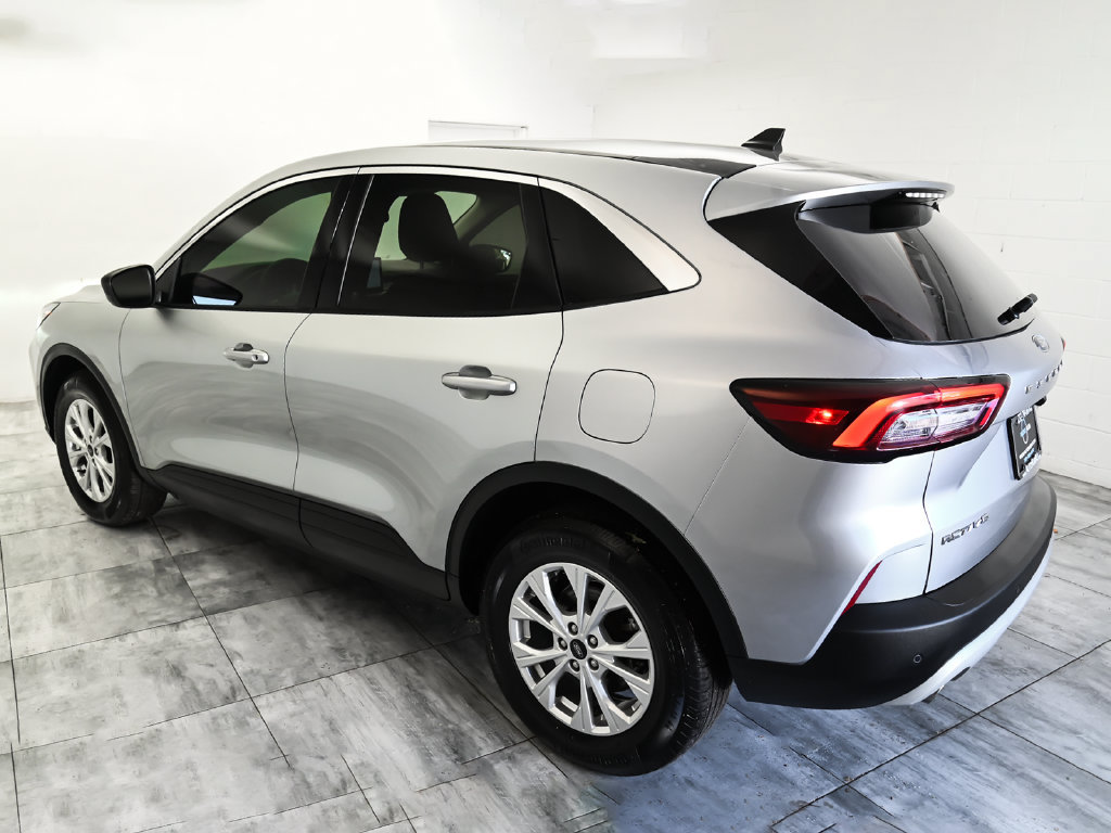 Used 2023 Ford Escape Active w/ Tech Pack #1 AWD/4WD image 4
