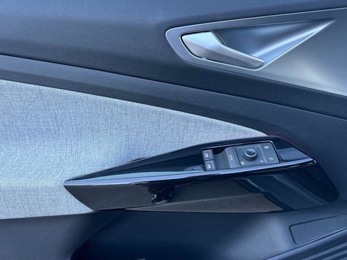 Used 2024 Volkswagen ID.4 2WD image 10