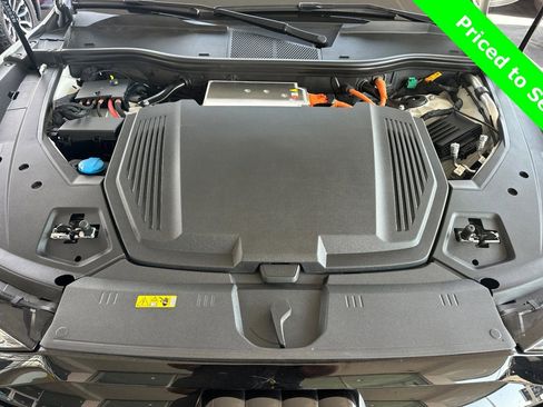 Used 2024 Audi Q8 e-tron Premium AWD/4WD image 24