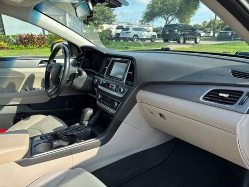Used 2019 Hyundai Sonata SEL w/ Tech Package 02 FWD image 8