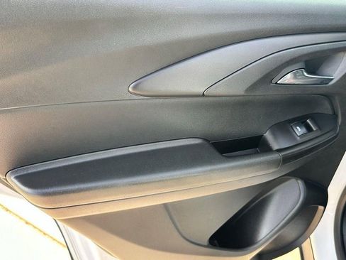 Used 2024 Chevrolet TrailBlazer LS image 21