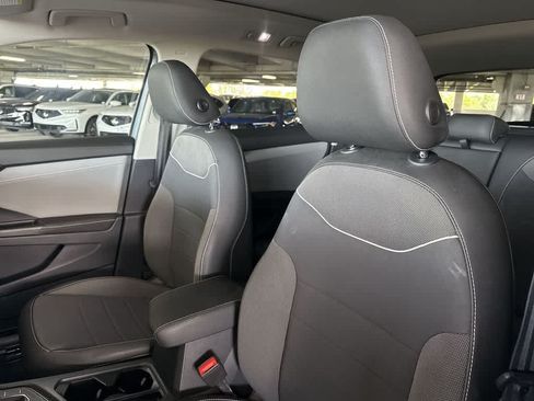 Certified 2024 Volkswagen Taos SE FWD image 14