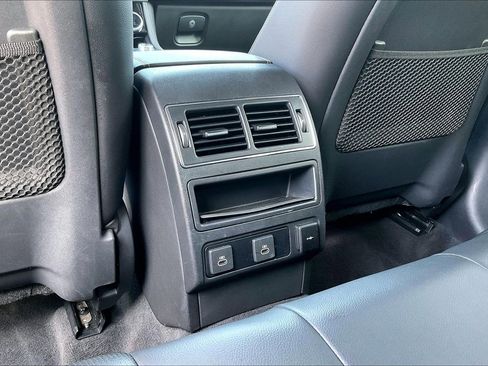 Used 2024 Jaguar F-PACE R-Dynamic S image 33