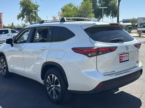 Used 2021 Toyota Highlander XLE FWD image 6