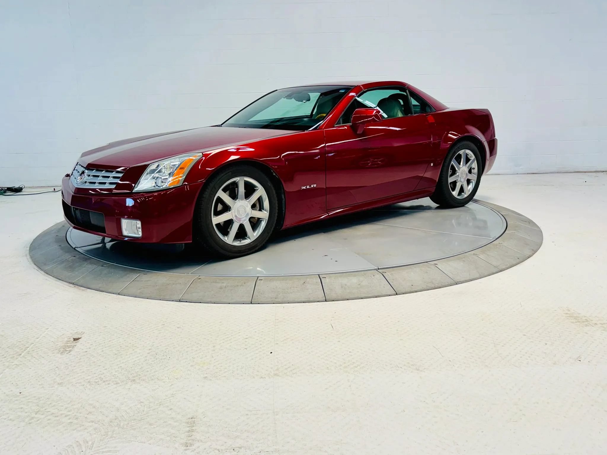 Used 2006 Cadillac XLR RWD image 8