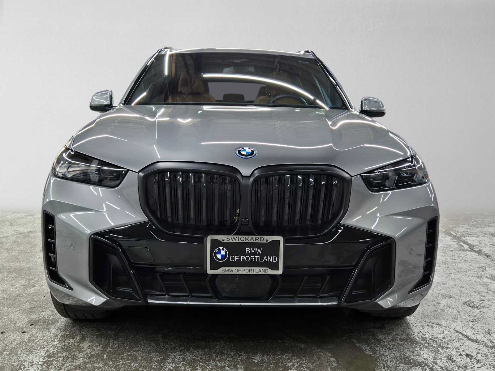Used 2026 BMW X5 xDrive50e w/ M Sport Package AWD/4WD image 8