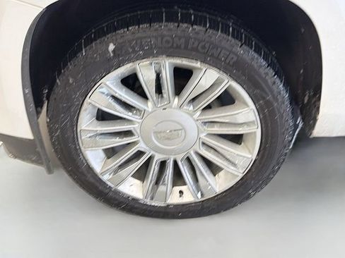 Used 2018 Cadillac Escalade ESV Platinum image 30
