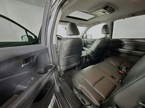 Certified 2018 Honda Pilot Touring image 17