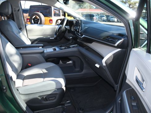 Certified 2023 Toyota Sienna Limited image 21